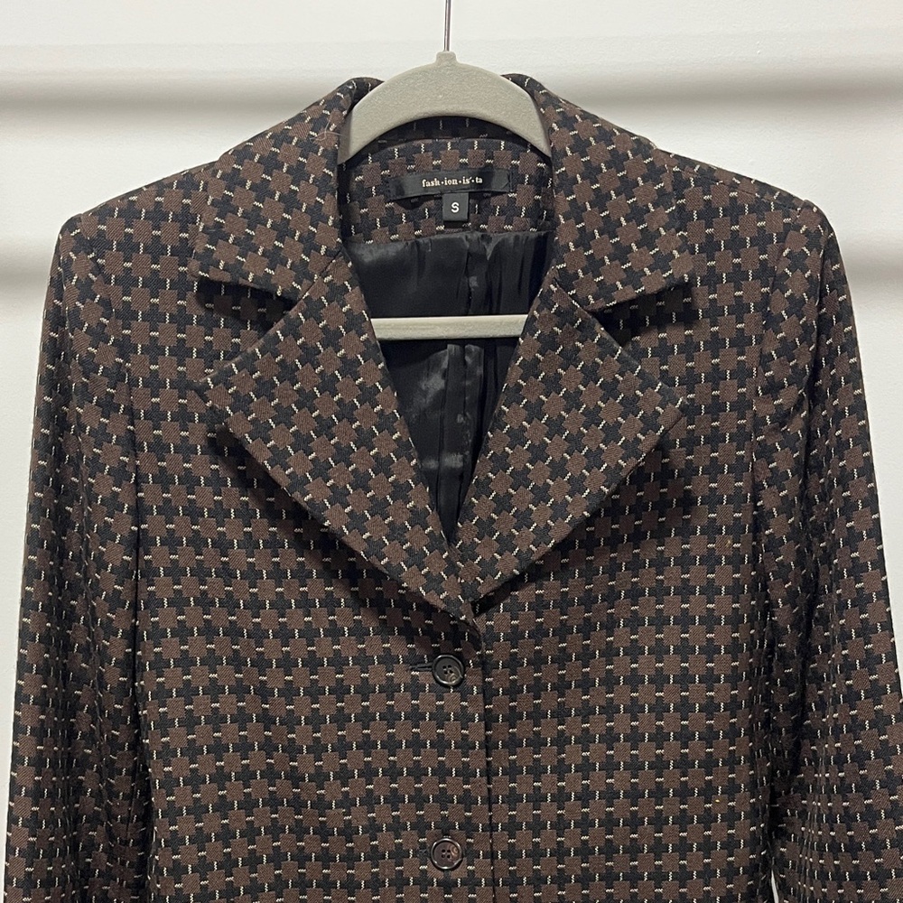 Chic Brown Patterned Trench Coat - image 3